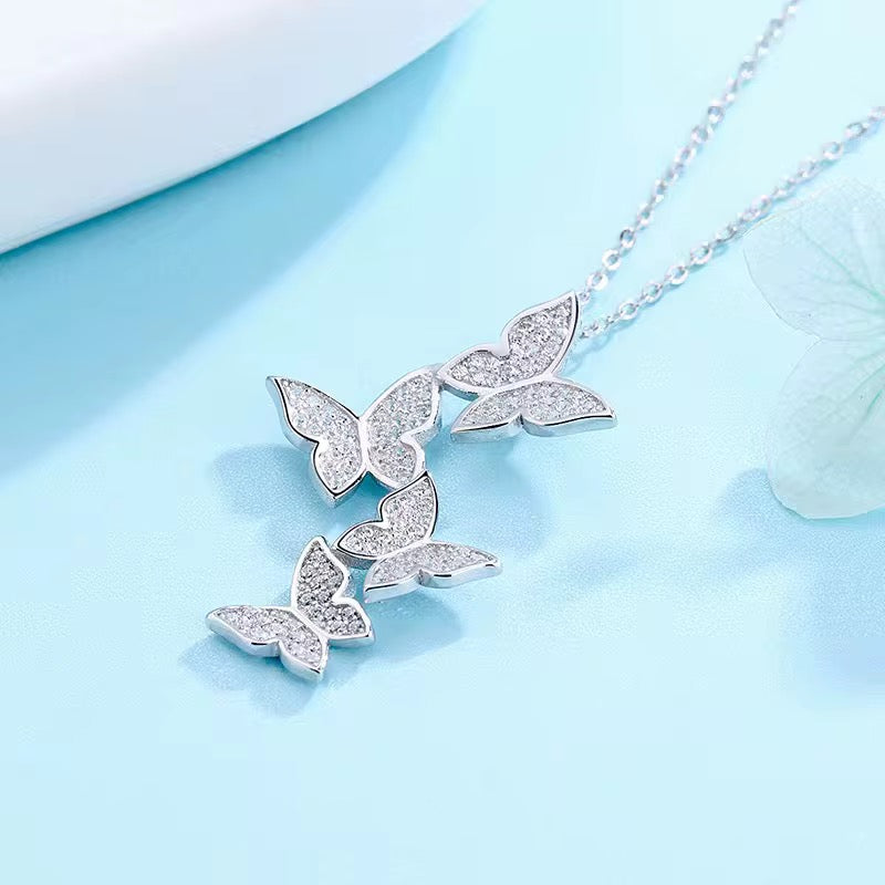 FLUTTERING BUTTERFLY NECKLACE